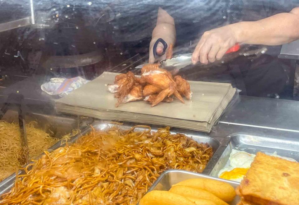 Yan Fried Beehoon - Customer who ordered 8 Chicken Wings