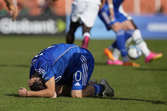 Italy's Simone Pafundi reacts after colliding with another player during a FIFA U-20 World Cup Group D soccer match against Nigeria at the Malvinas Argentinas stadium in Mendoza, Argentina, Wednesday, May 24, 2023. (AP Photo/Natacha Pisarenko)