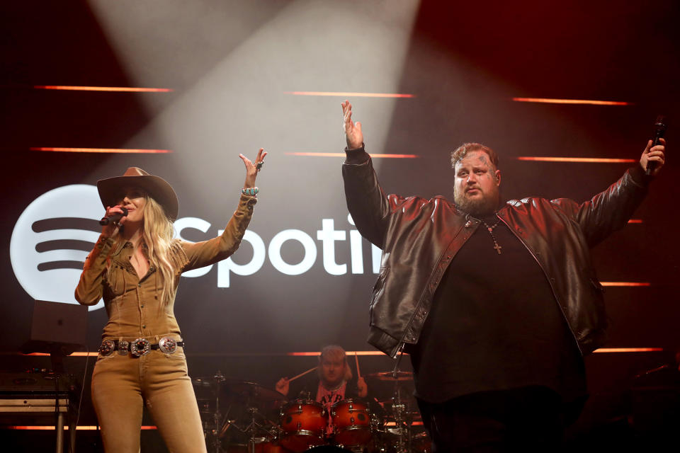 LOS ANGELES, CALIFORNIA - FEBRUARY 01: (L-R) Lainey Wilson and Jelly Roll perform at Spotify's 2024 Best New Artist Party at Paramount Studios on February 01, 2024 in Los Angeles, California. (Photo by Catherine Powell/Getty Images for Spotify)