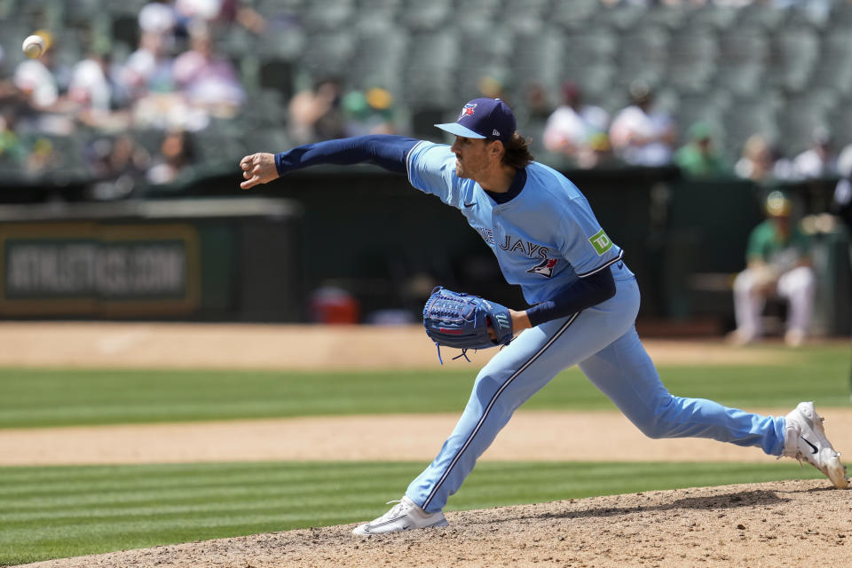 Toronto Blue Jays' Kevin Gausman pitches to an Oakland Athletics batter during the ninth inning of a baseball game Saturday, June 8, 2024, in Oakland, Calif. (AP Photo/Godofredo A. Vásquez)