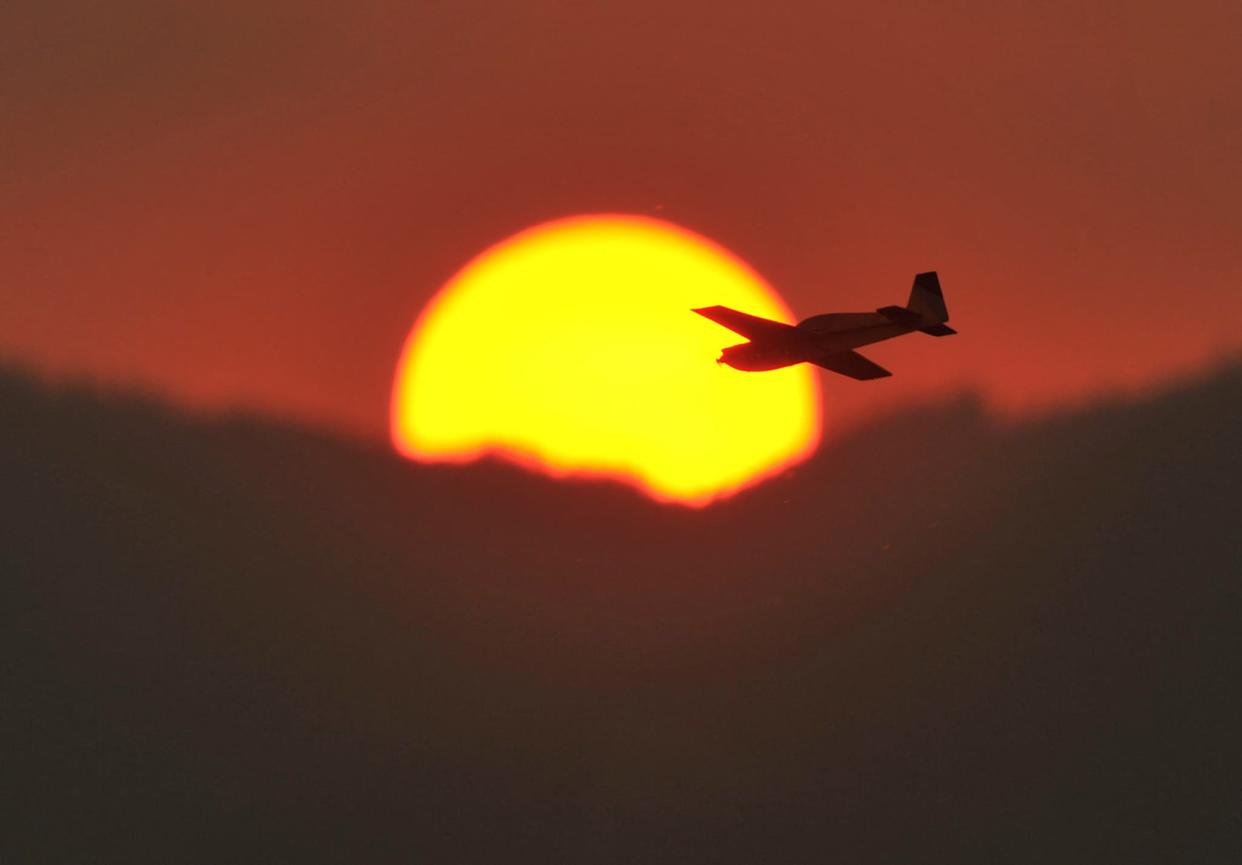 Un avion Extra 300, le même modèle qui s'est posé en urgence ce dimanche matin  - JOE KLAMAR / AFP