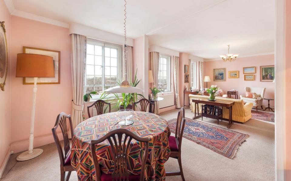 For sale: Margaret Thatcher's Chelsea flat, where she decided to pursue politics