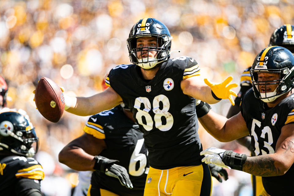 Pittsburgh Steelers tight end Pat Freiermuth (88) 