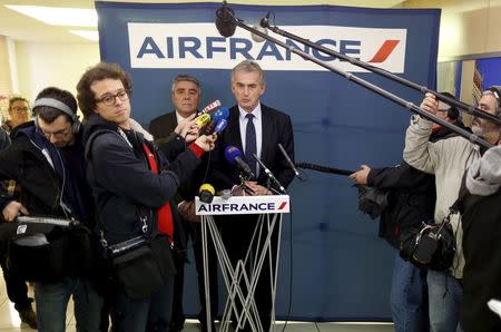 Airfrance Chief Executive Frederic Gagey speaks during a news conference in Paris, France December 20, 2015. REUTERS/Jacky Naegelen