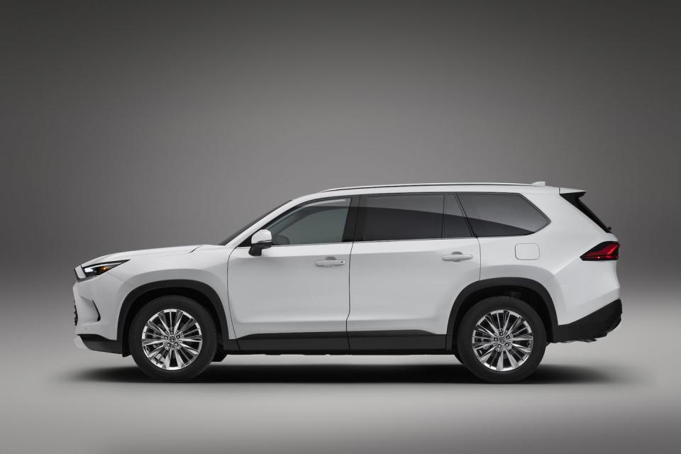 View Photos of the 2024 Toyota Grand Highlander