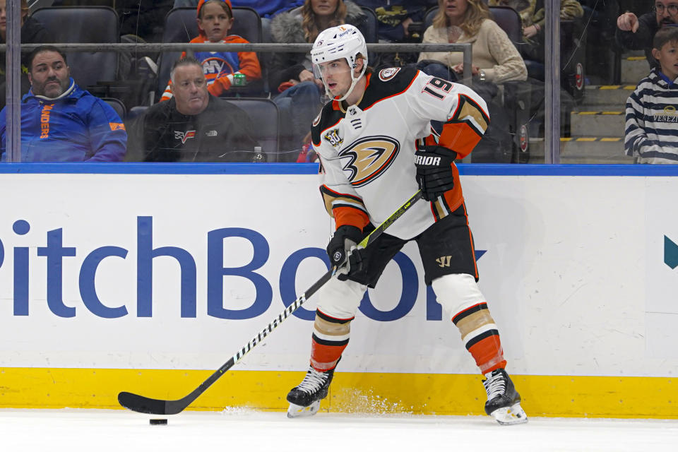 Anaheim Ducks right wing Troy Terry (19) looks to pass during the second period of an NHL hockey game against the New York Islanders in Elmont, N.Y., Wednesday, Dec. 13, 2023. (AP Photo/Peter K. Afriyie)