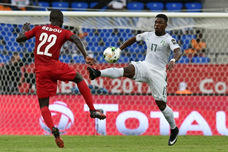 Togo's midfielder Ihlas Bebou (L) challenges Ivory Coast's defender Serge Aurier on January 16, 2017