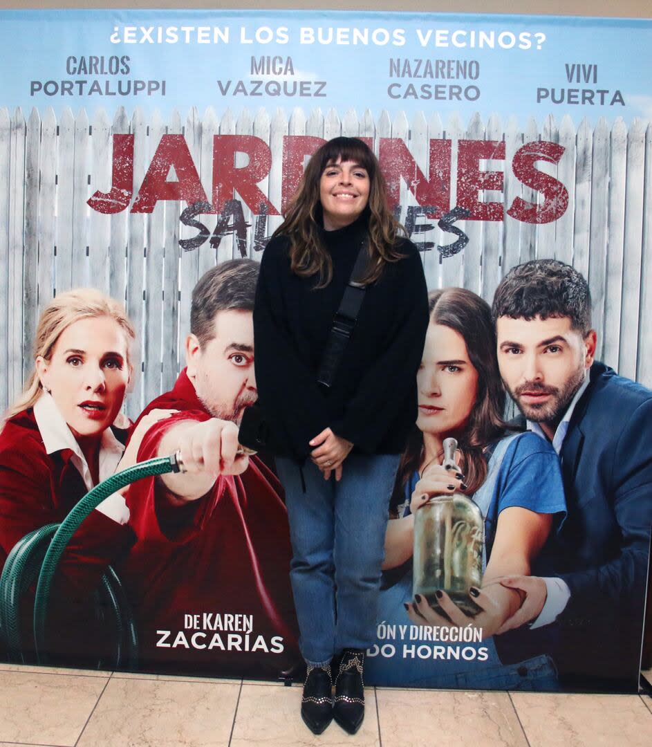 Look cómodo y canchero para Dalma Maradona: jean, sweater negro y botas con tachas