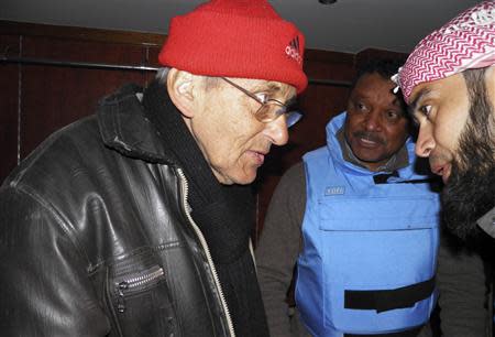 United Nations members meet with Dutch Jesuit Father Frans van der Lugt (L) and Sheikh Abu Harith al-Khalidi (R), who is in charge of negotiations for civilians inside the besieged area of Homs, in the besieged neighbourhoods of Homs to supply humanitarian aid February 8, 2014. REUTERS/Thaer Al Khalidiya