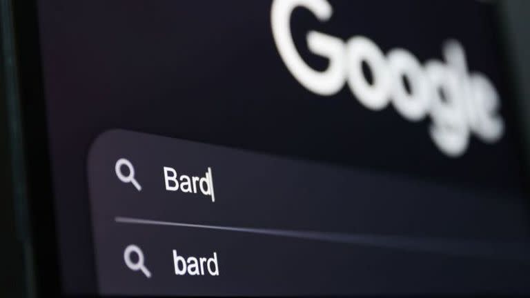 Google presentó a su nuevo chatbot de inteligencia artificial llamado Bard