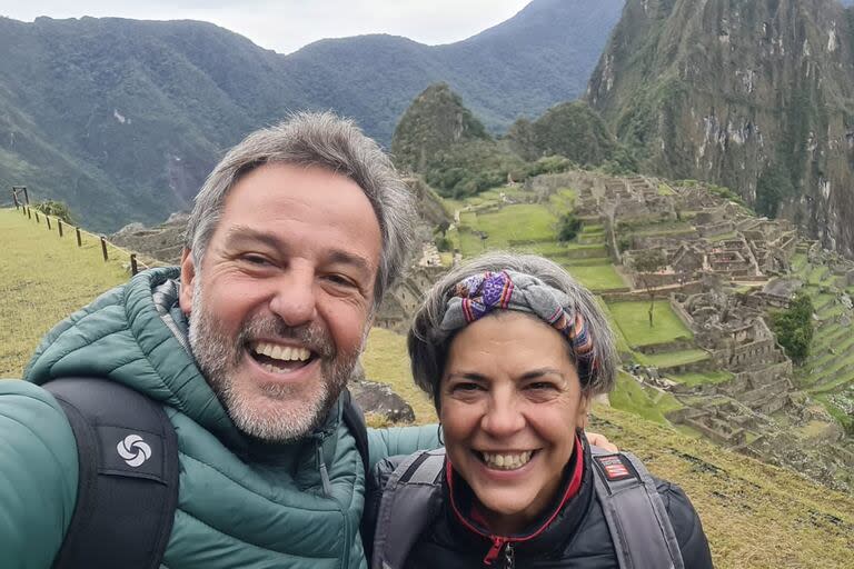  Patricio Coutoune junto a su esposa, Pamela Jordán