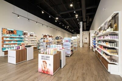 Chatters, Canada’s Largest Salon-Based Retailer Expands Ontario footprint with it’s next
generation salon concept (CNW Group/Chatters Hair Salon)