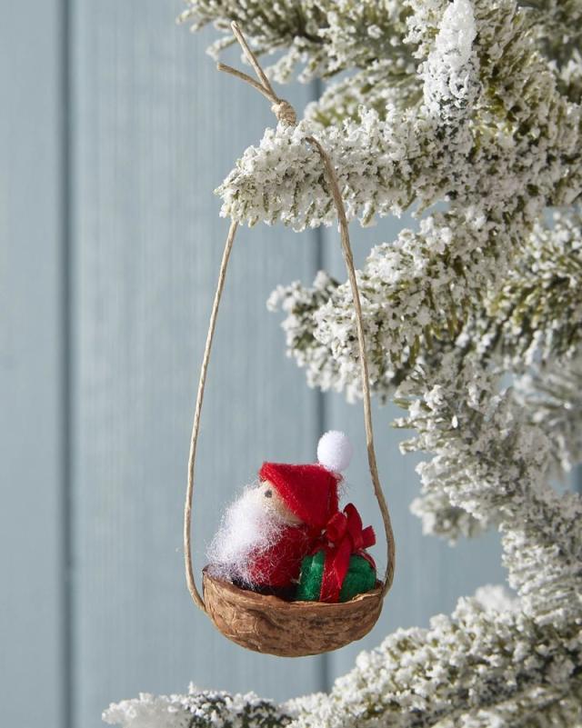 a simple DIY :: classic red sled ornaments – the SIMPLE moms
