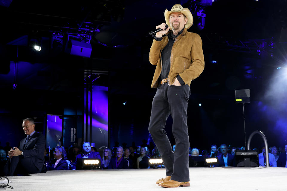 Toby Keith performs onstage for the BMI Icon Awards on November 08, 2022 in Nashville, TN. (Jason Kempin / Getty Images for BMI)