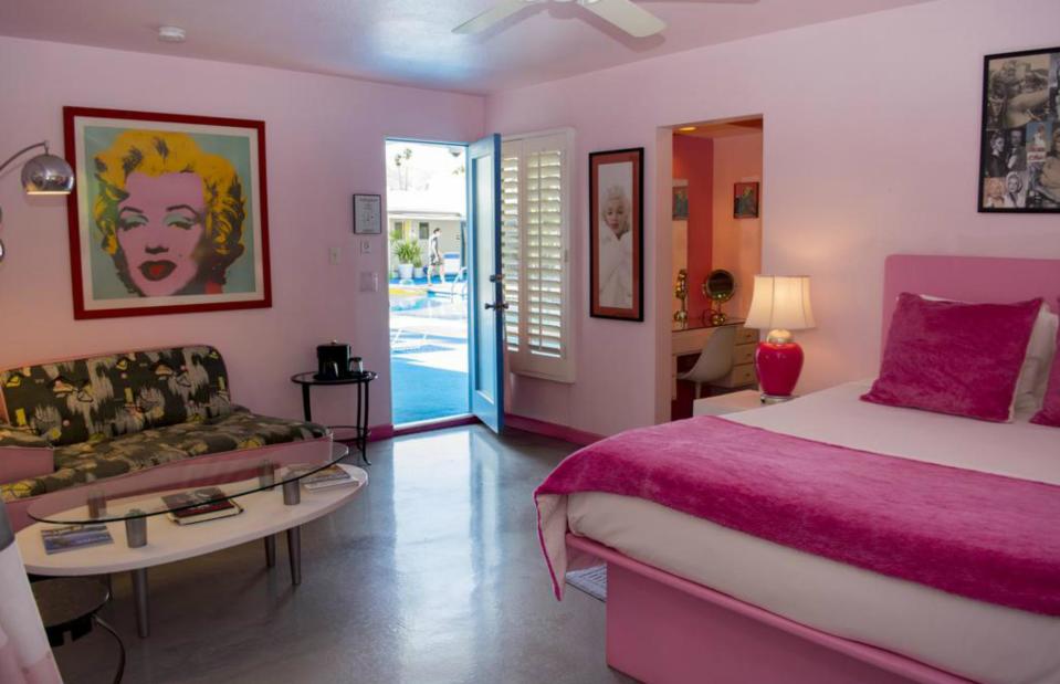 <p>Palm Springs Rendezvous/Booking.com</p>