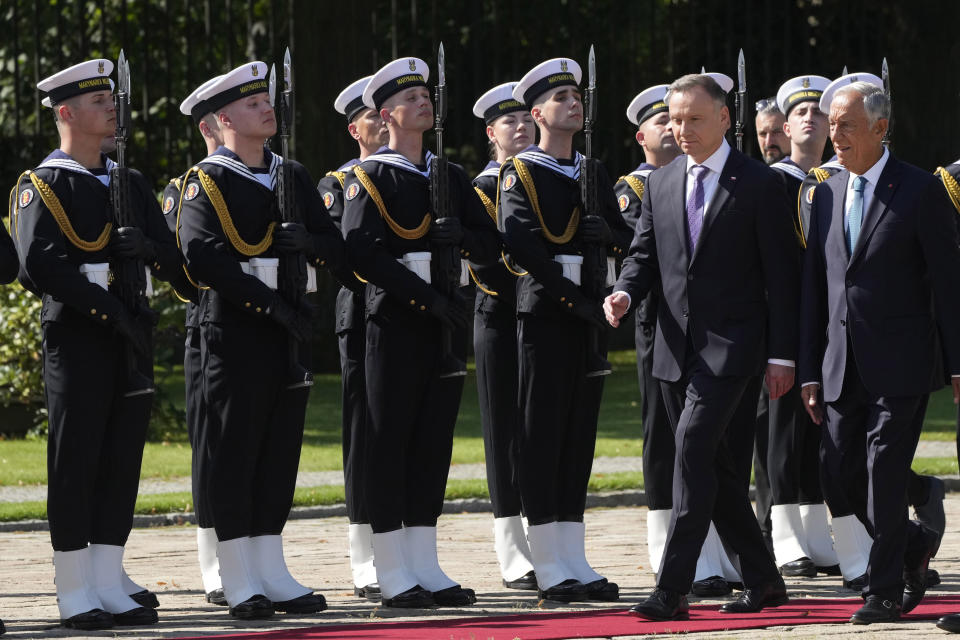 Poland's President Andrzej Duda, second right, and Portuguese President Marcelo Rebelo de Sousa review honor guards during a state visit at the Belvedere Palace in Warsaw, Poland, Tuesday, Aug. 22, 2023. At a joint news conference de Sousa vowed continuing support for Ukraine's struggle against Russia's invasion, while Duda said Poland is watching Russia's transfer of some nuclear weapons into neighbouring Belarus. (AP Photo/Czarek Sokolowski)