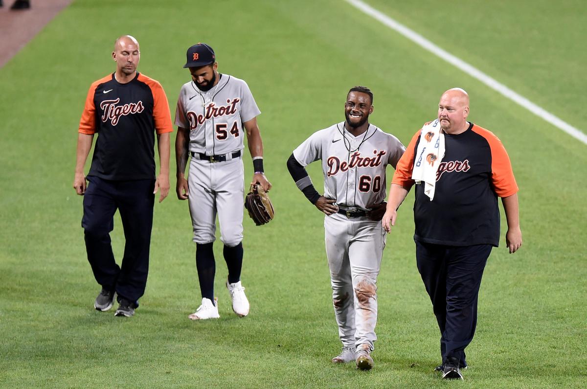 Tigers' Akil Baddoo caught stealing after ball ricochets off groin area