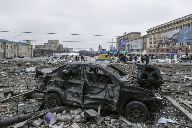 2022年3月1日，烏克蘭第二大城哈爾基夫遭到俄軍砲轟。（美聯社）
