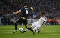 Soccer Football - FC Porto v Juventus - UEFA Champions League Round of 16 First Leg - Dragao Stadium, Porto, Portugal - 22/2/17 Juventus' Paulo Dybala in action with FC Porto's Ivan Marcano Reuters / Rafael Marchante Livepic