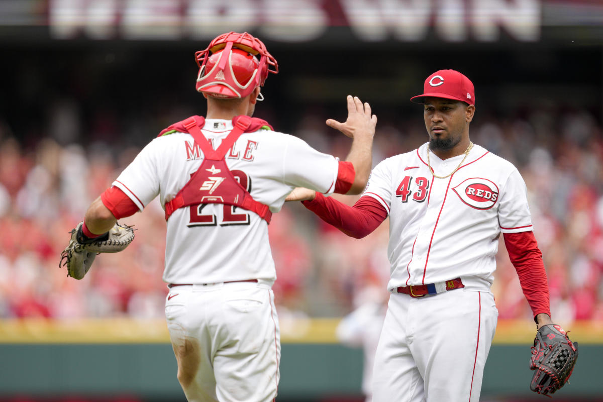 Reds put slumping Votto on COVID-19 injured list