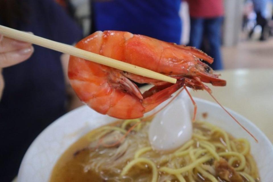 fei zai - big prawn closeup