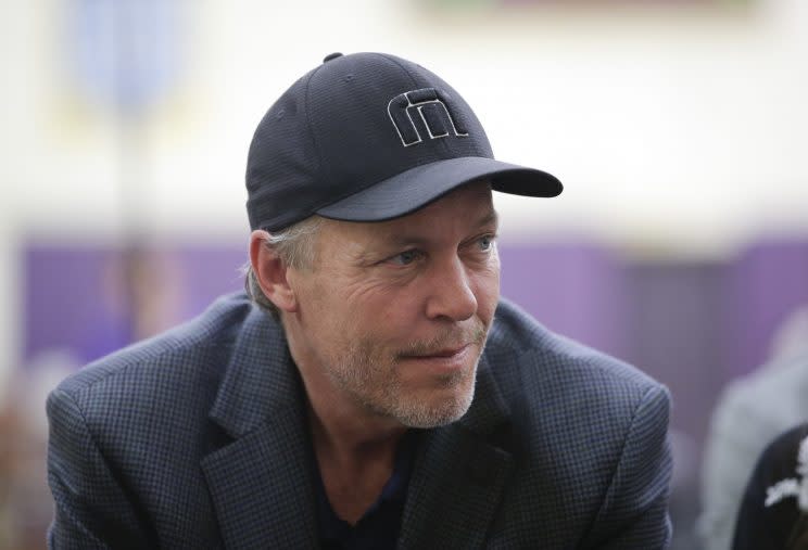 Jim Buss dons a dress cap at the introduction of D’Angelo Russell in 2015. (AP)
