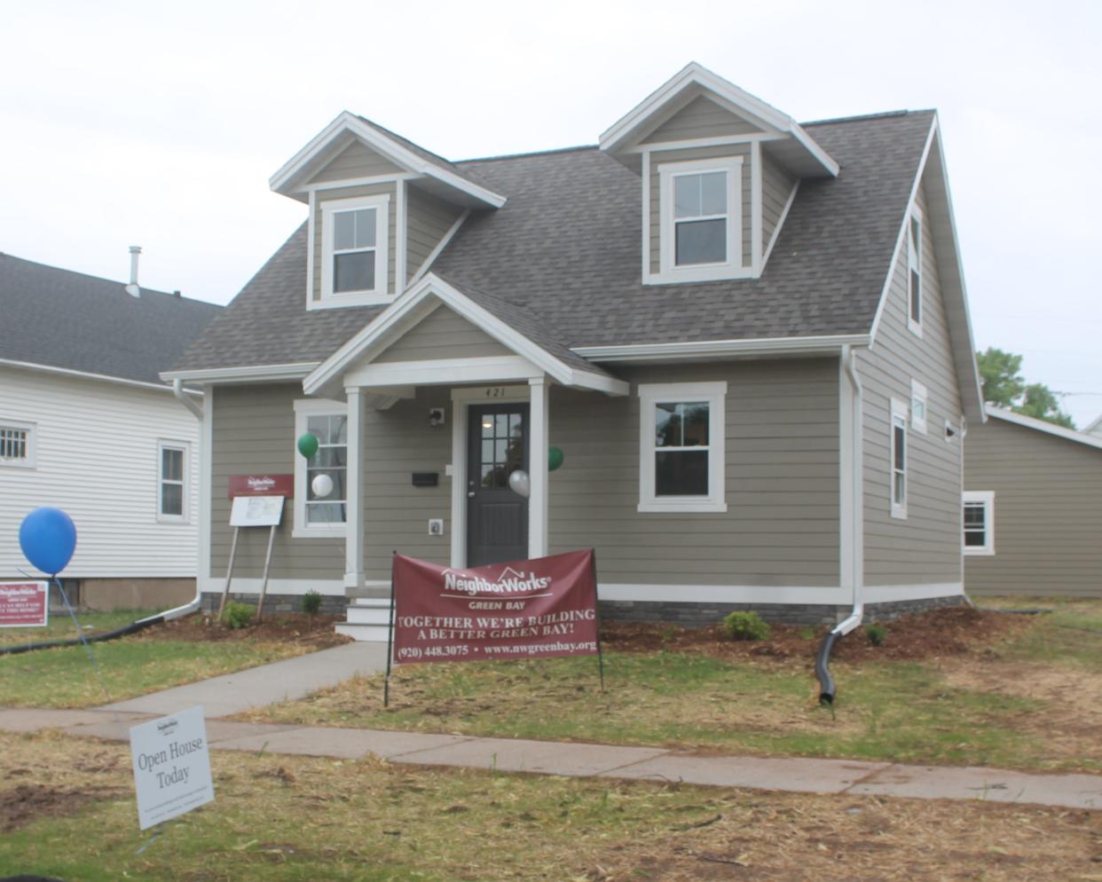 NeighborWorks Green Bay recently celebrated its 461st community project — a 1,242-square-foot home n the Shipyard District. They partner with the Green Bay Area Public Schools, Northeast Wisconsin Technical College, and local trades organizations through the Bridges Construction and Renovation Program which teaches high school students how to build and renovate homes.