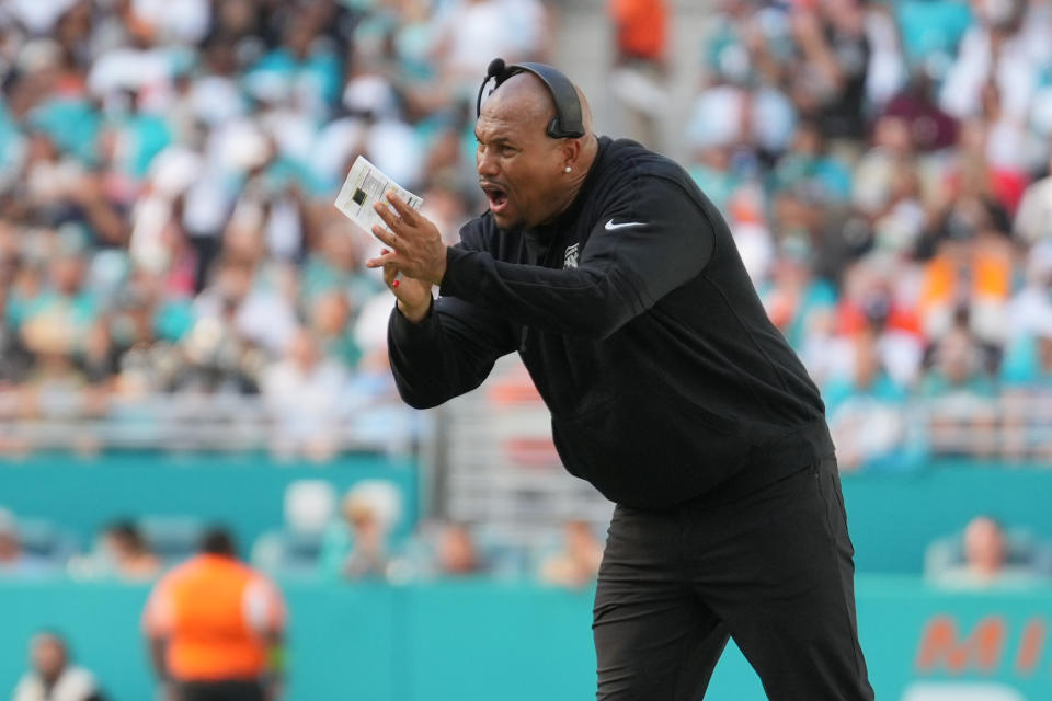 MIAMI GARDENS, FL - NOVEMBER 19: Las Vegas Raiders interim dead coach Antonio Pierce applauds his team from hear the sidelines during the game between the Las Vegas Raiders and the Miami Dolphins on Sunday, November 19, 2023 at Hard Rock Stadium, Miami, Fla. (Photo by Peter Joneleit/Icon Sportswire via Getty Images)