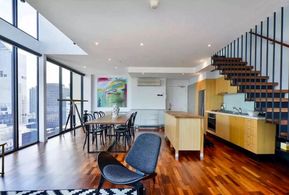 <p>It’s beautifully decorated and filled with big windows that will give you amazing views of the city.<br>(Airbnb) </p>