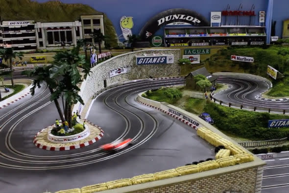 Slot car track