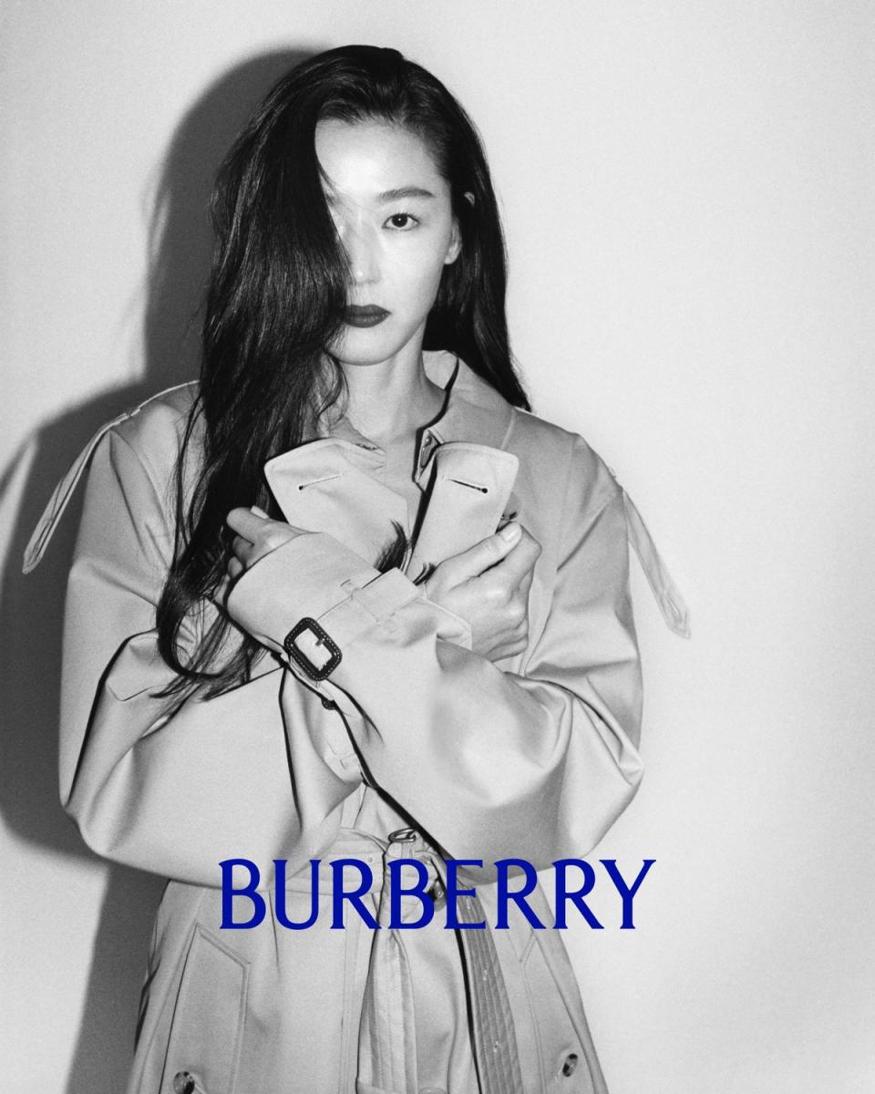 Jun Ji-hyun (Tyrone Lebon for Burberry)