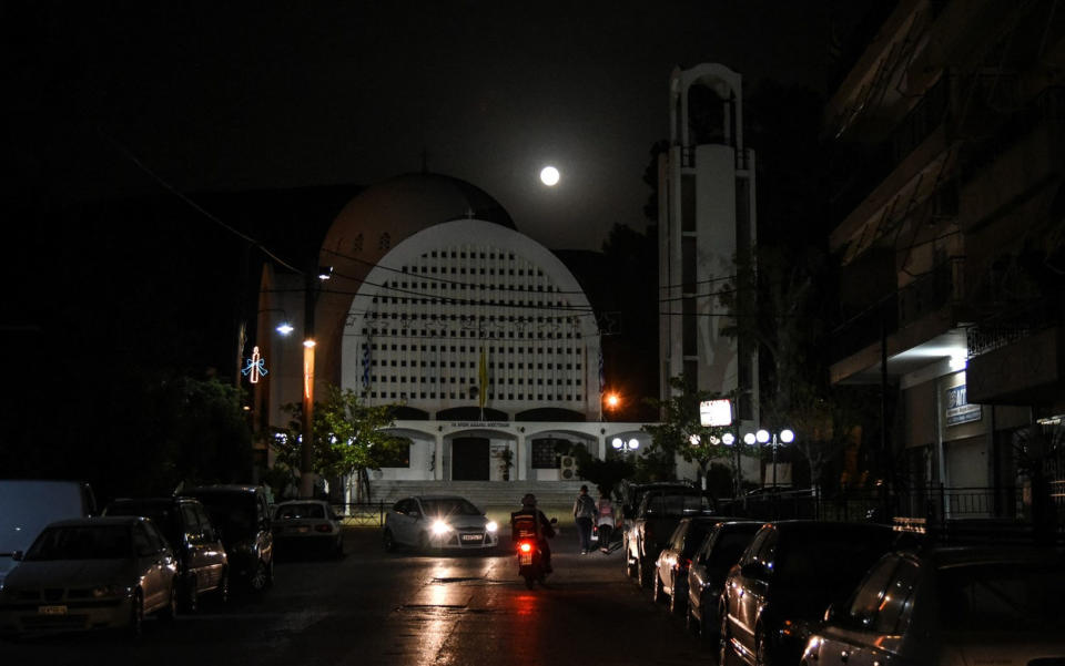 The full moon over the Orthodox Church of 12 Apostoles in Artaki, on Euboea, Greece, on March 31, 2018. <cite>Wassilios Aswestopoulos/NurPhoto/Getty</cite>