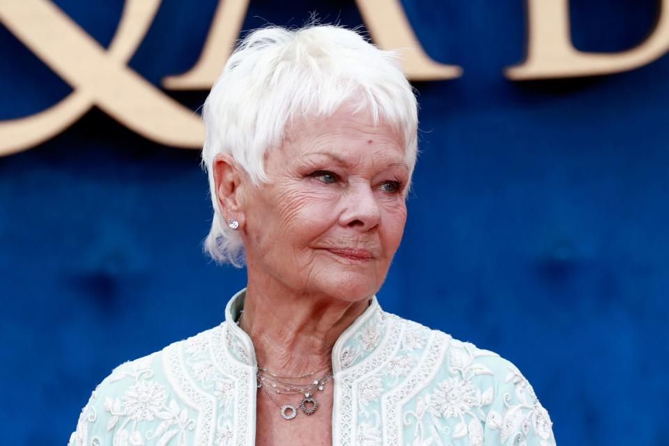 Für ihre Rolle als Elisabeth I. in "Shakespeare In Love" gewann sie den Oscar, von der Queen wurde sie in den Ritterstand erhoben: Dame Judi Dench kennt ein breites Publikum vor allem als James-Bond-Chefin "M". Diese Rolle übernahm sie im Alter von 61 Jahren und spielte sie 17 Jahre lang. Zuletzt war sie in Kenneth Branaghs Drama "Belfast" zu sehen. (Bild: John Phillips / Getty Images)