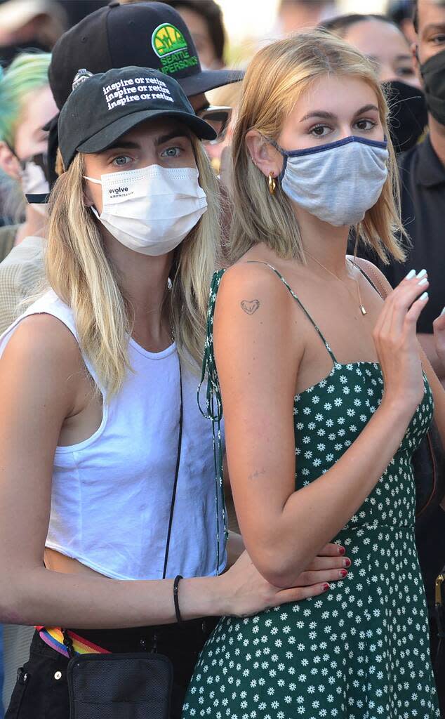 Kaia Gerber, Cara Delevingne, Protesting