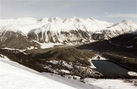 Snow covers the mountains around the Swiss mountain resort of St. Moritz December 9, 2012. REUTERS/Arnd Wiegmann