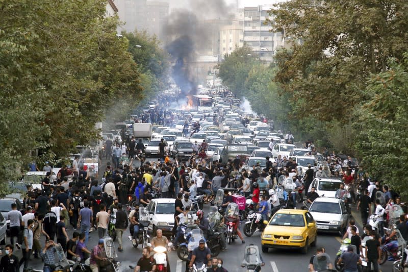 2022年9月21日，伊朗爆發反頭巾示威。（AP）