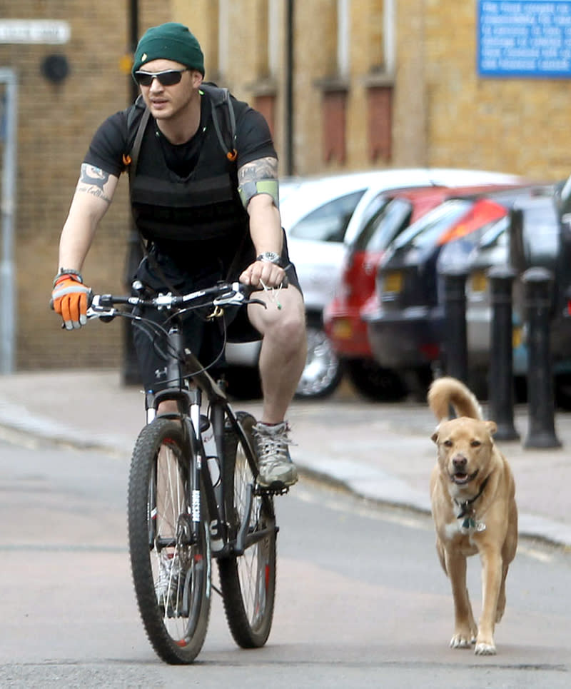 <p>Workouts? Yep, those come with a dog too. (Photo: Splash News) </p>