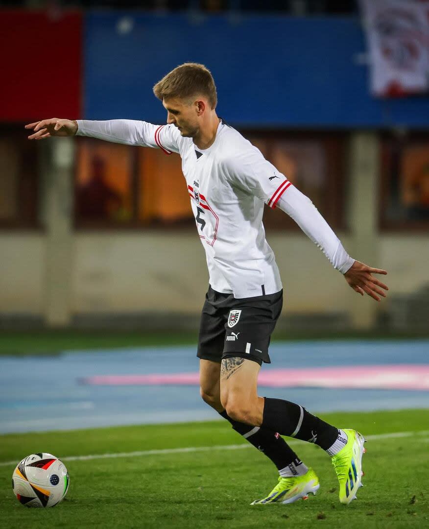 Stefan Posch, con la camiseta nacional, en un cotejo frente a Turquía 