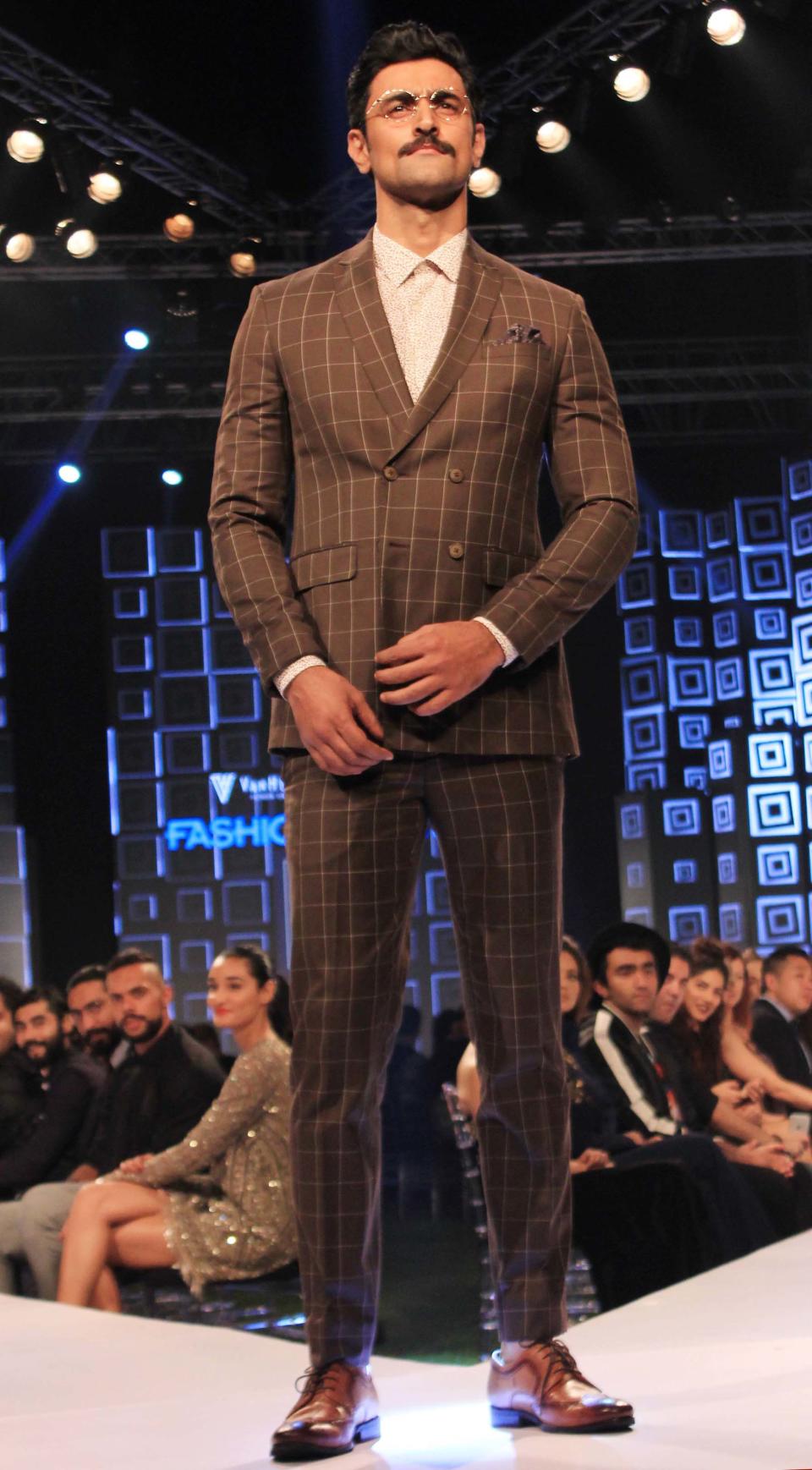 Bollywood meets fashion at 'Van Heusen and GQ Fashion Nights 2016' finale