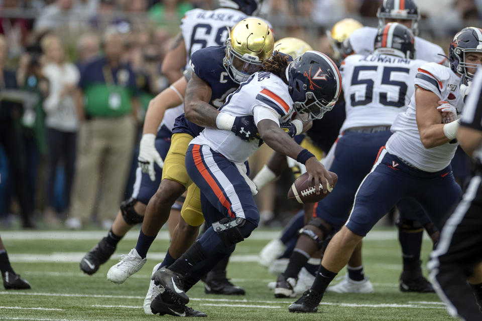 Notre Dame defensive lineman Julian Okwara sacks Virginia QB Bryce Perkins for one of three sacks on the day by the Irish pass rusher. (Getty Images)