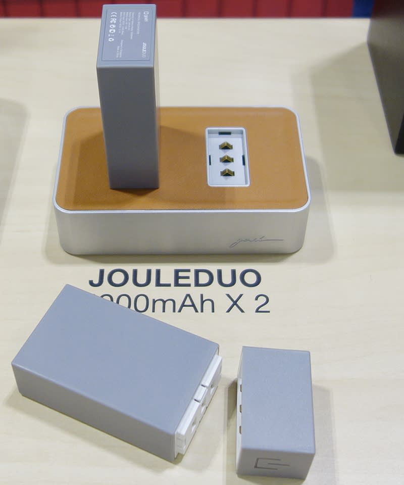 The Gosh JouleDuo consists of a dedicated charging station for a pair of 5,000mAh portable battery packs. Each battery pack comes with two USB charging ports. It retails for $99.90 at EpiCentre (Booth 8101).