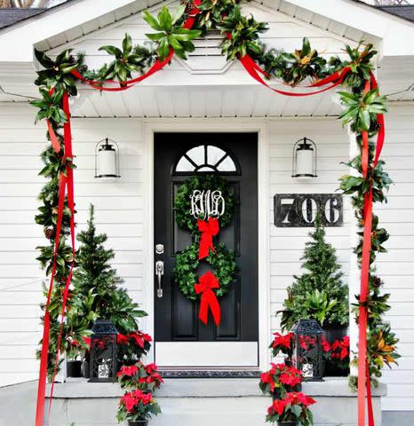 <p><a href="https://thistlewoodfarms.com/front-door-decorating-ideas-for-christmas/" data-component="link" data-source="inlineLink" data-type="externalLink" data-ordinal="1">Thistlewood Farms</a></p>