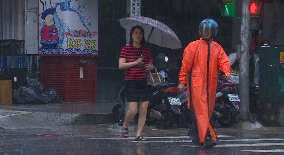 7日持續受到低壓帶影響，部分地區容易有局部大雨或豪雨發生。（資料照）