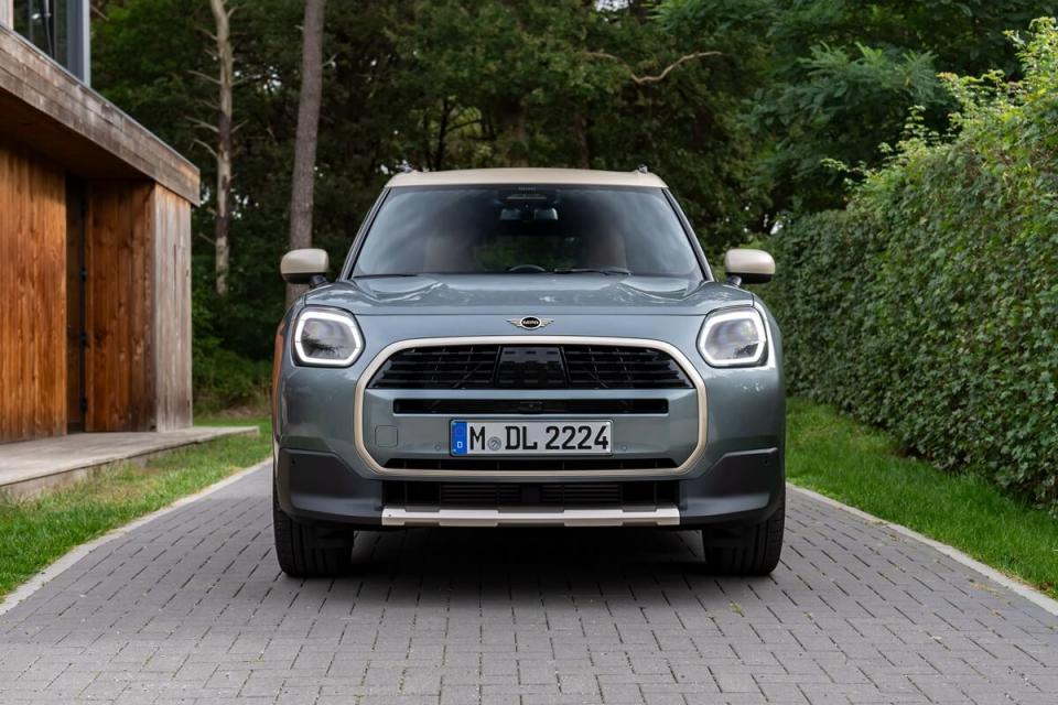 P90535115_highRes_mini-countryman-c-12.jpg