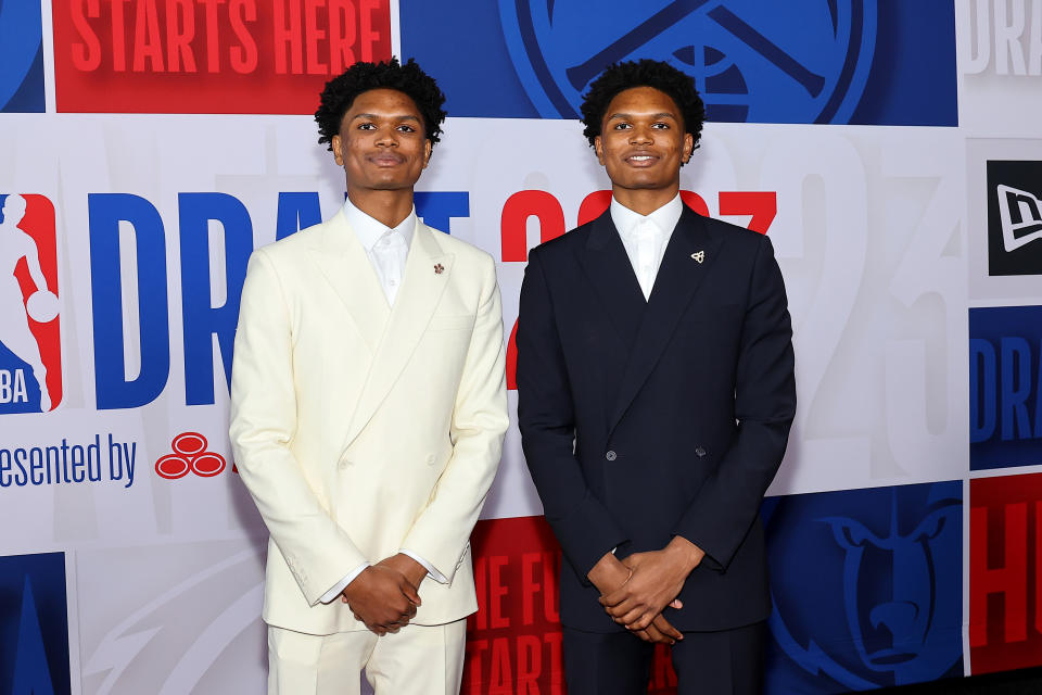 NEW YORK, NEW YORK - JUNE 22: (L-R) Amen Thompson and  Ausar Thompson arrive prior to the first round of the 2023 NBA Draft at Barclays Center on June 22, 2023 in the Brooklyn borough of New York City. NOTE TO USER: User expressly acknowledges and agrees that, by downloading and or using this photograph, User is consenting to the terms and conditions of the Getty Images License Agreement. (Photo by Arturo Holmes/Getty Images)