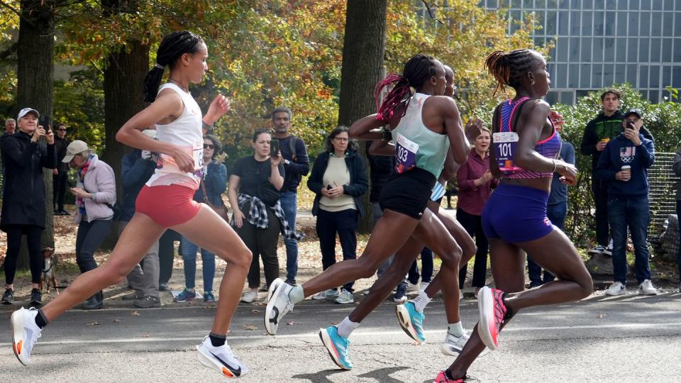 lead pack at the 2023 nyc marathon