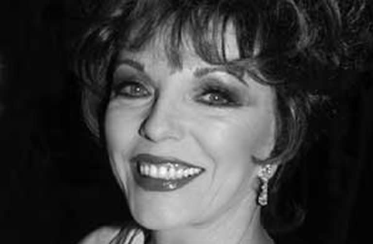 A los 68 años, Joan Collins se dio el gusto de llegar al Old Vic