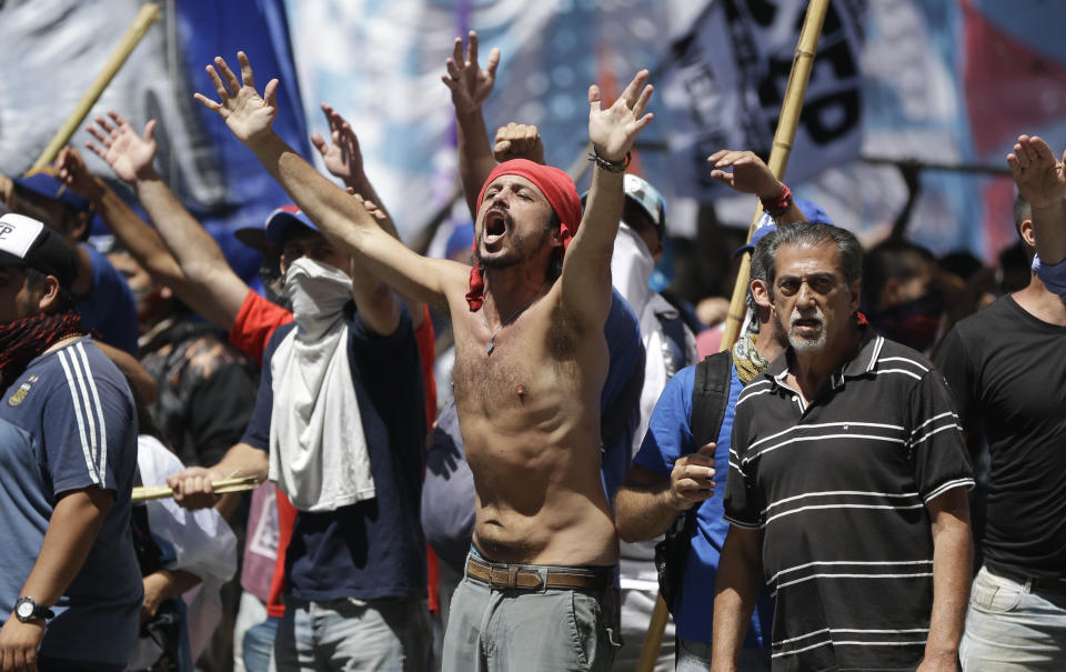 FOTOS: Disturbios fuera del Congreso argentino por reforma de pensiones