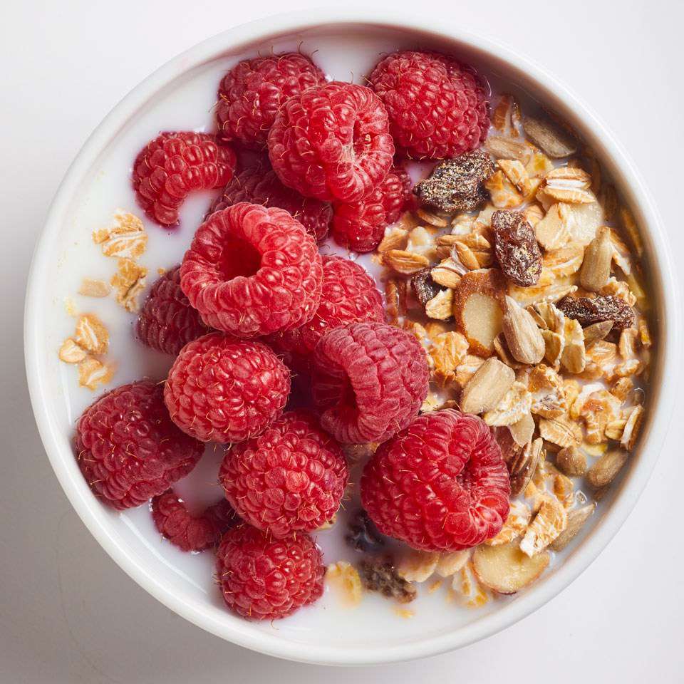 muesli with raspberries