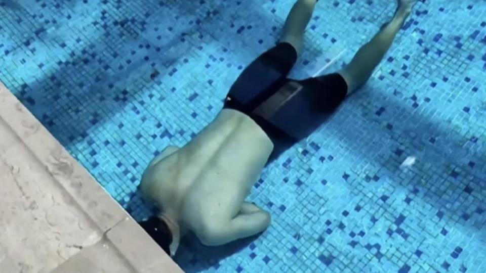大陸一名游泳教練不幸溺斃。（圖／翻攝自極目新聞微博）
